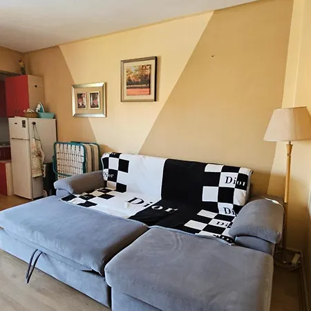 Studio Mali Robit Golem (Tirana)